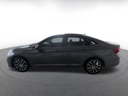 Used 2025 Volkswagen Jetta SE image 8