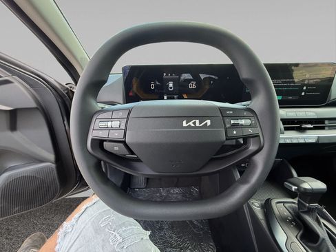 New 2026 Kia K4 FWD image 12