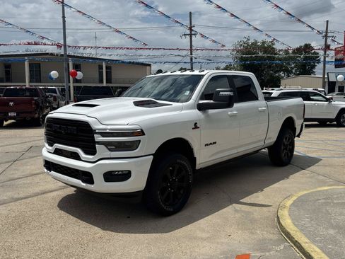 Used 2026 RAM 2500 Laramie AWD/4WD image 3