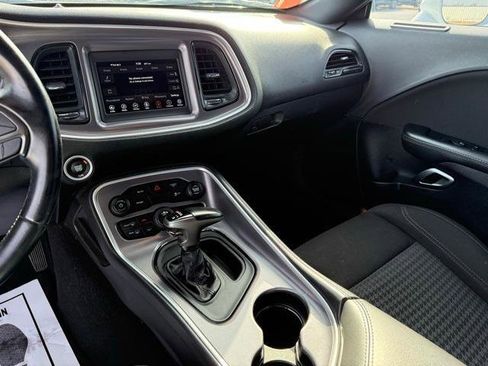 Used 2019 Dodge Challenger SXT image 42
