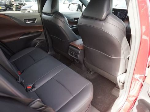 Used 2023 Toyota Venza XLE AWD/4WD image 14