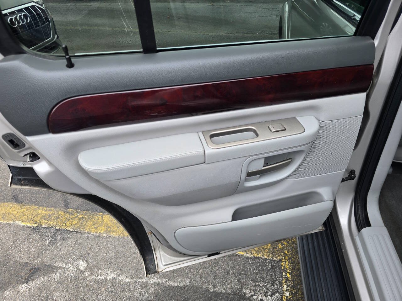 Used 2005 Lincoln Aviator AWD image 24