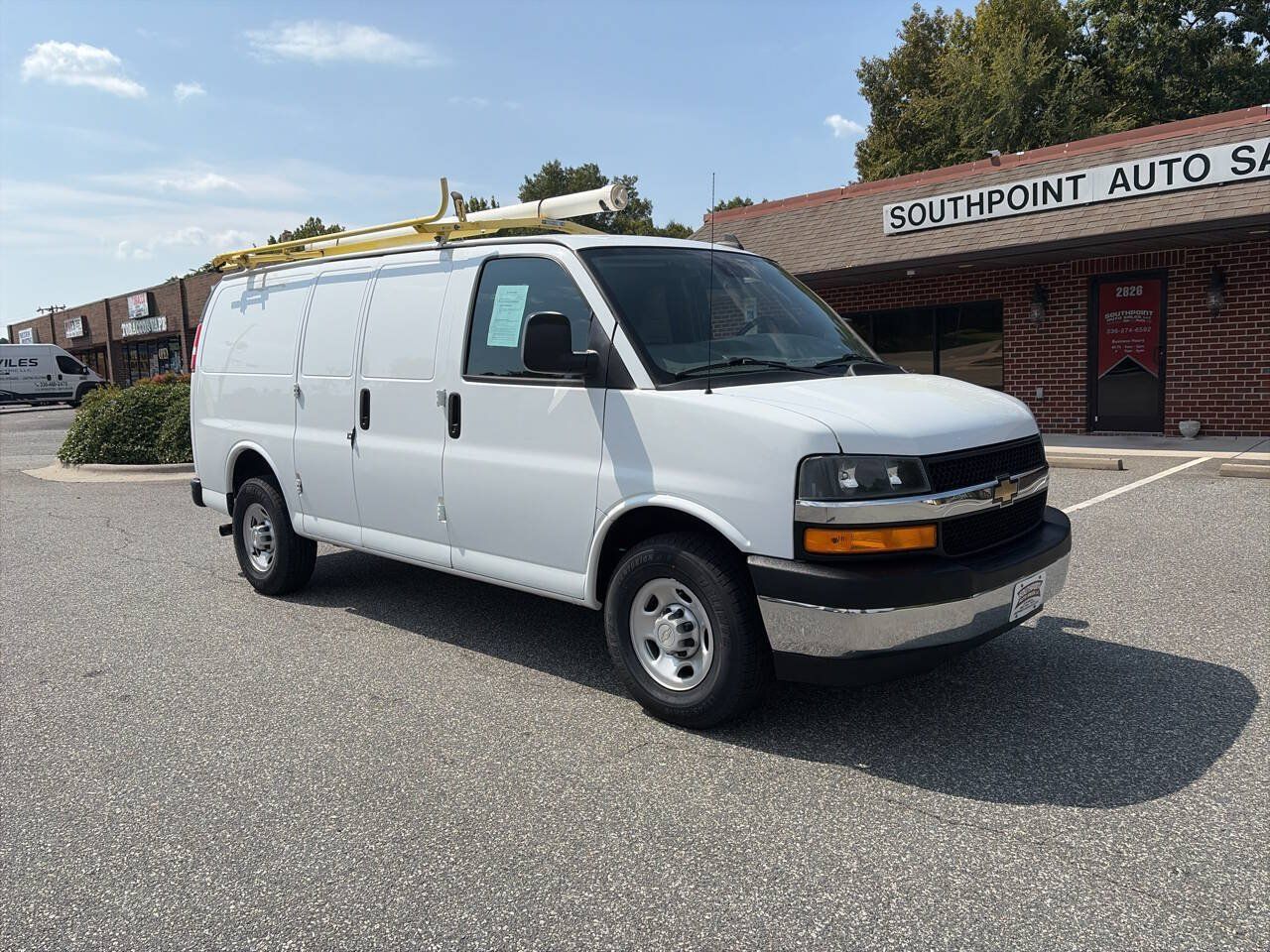 Used 2022 Chevrolet Express 2500 w/ Driver Convenience Package RWD image 3