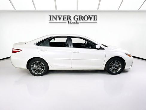 Used 2016 Toyota Camry SE image 4