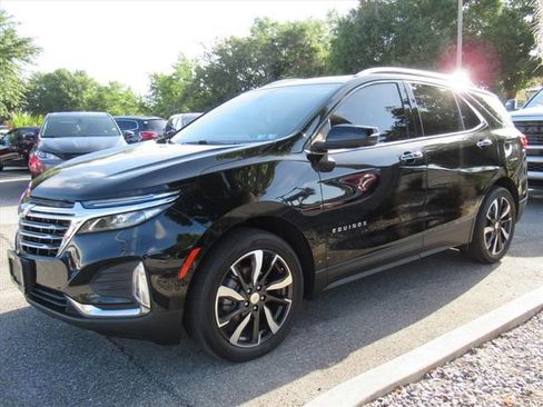 Used 2022 Chevrolet Equinox Premier AWD/4WD image 2