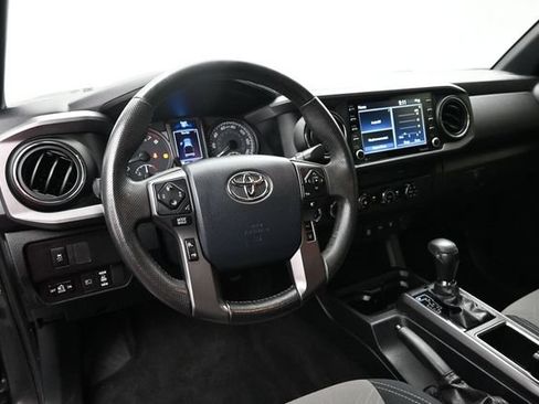 Used 2020 Toyota Tacoma TRD Off-Road AWD/4WD image 12