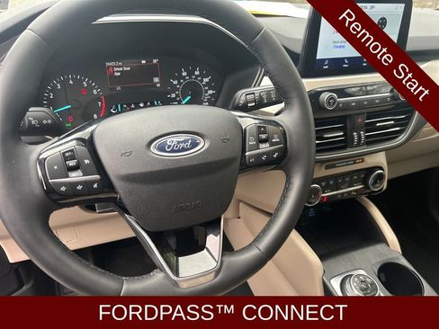 Used 2022 Ford Escape SEL image 9