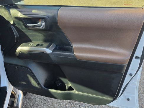 Used 2017 Toyota Tacoma Limited image 19