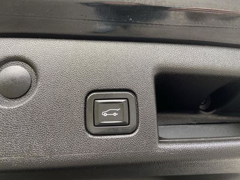 Used 2020 Chevrolet Equinox Premier image 31