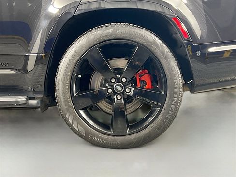 Used 2024 Land Rover Defender 130 X image 33