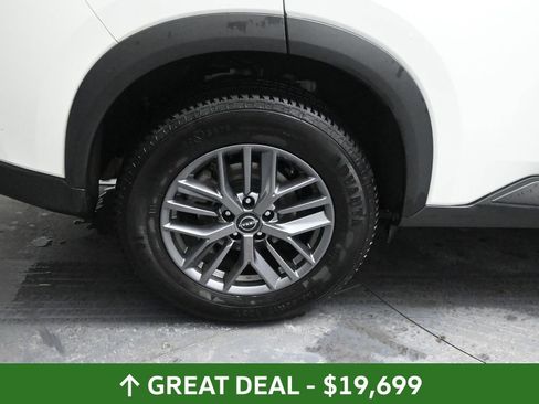 Used 2024 Nissan Rogue S AWD/4WD image 19