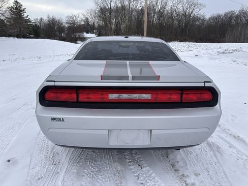 Used 2010 Dodge Challenger SE image 4