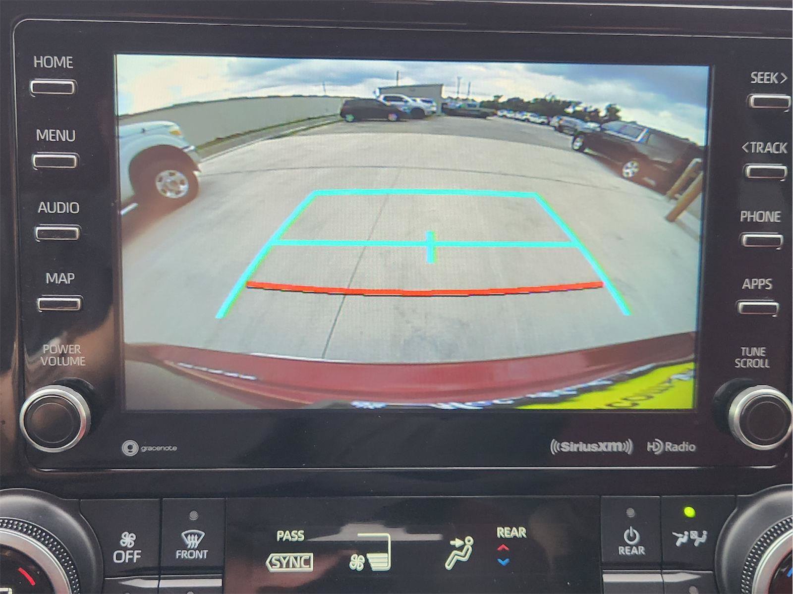 Used 2021 Toyota Highlander XSE FWD image 17