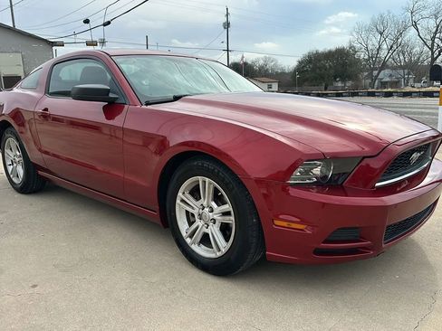 Used 2014 Ford Mustang Coupe image 7