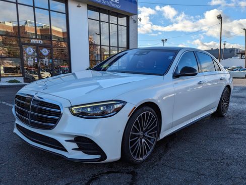 Used 2021 Mercedes-Benz S 580 4MATIC Sedan w/ AMG Line image 2