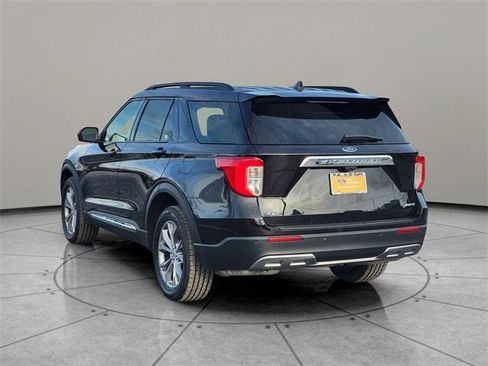 Certified 2022 Ford Explorer XLT w/ Equipment Group 202A image 10