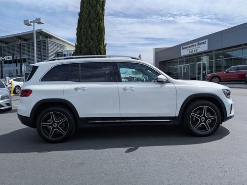 Used 2026 Mercedes-Benz GLB 250 4MATIC image 4