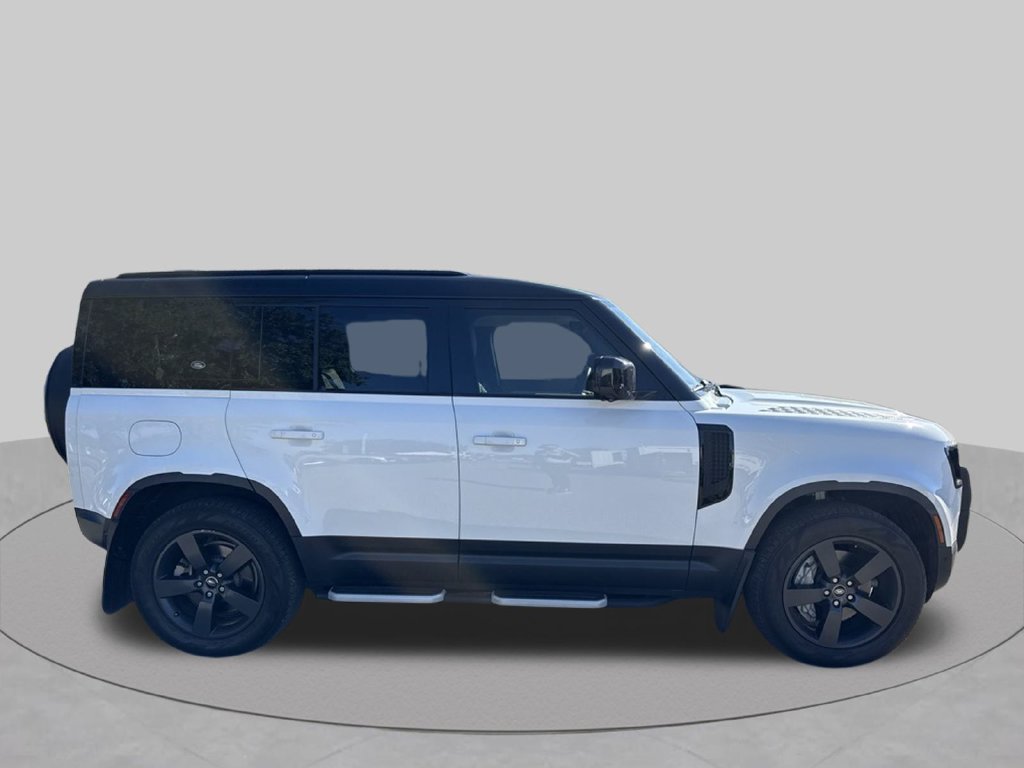 Used 2021 Land Rover Defender 110 SE AWD/4WD image 4