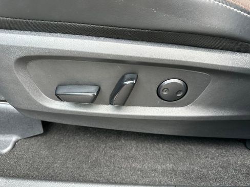 Used 2024 Nissan Pathfinder Platinum image 20