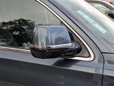 Used 2020 Cadillac Escalade ESV Premium Luxury image 11