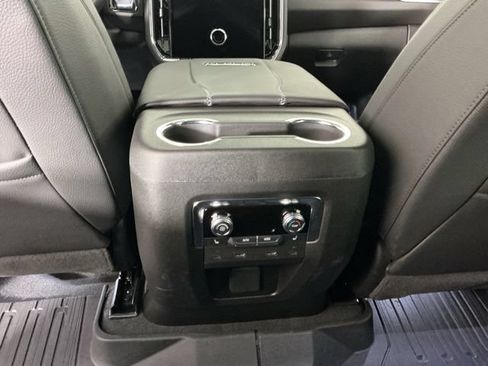 Used 2026 GMC Yukon Denali w/ Denali Reserve Package AWD/4WD image 26