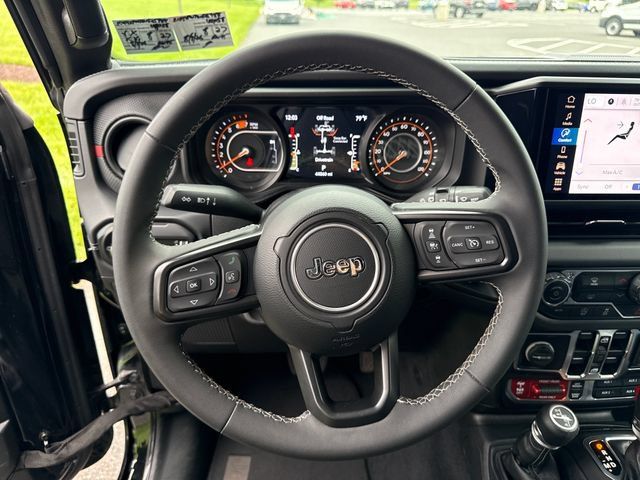 Used 2025 Jeep Wrangler Unlimited Rubicon AWD/4WD image 24
