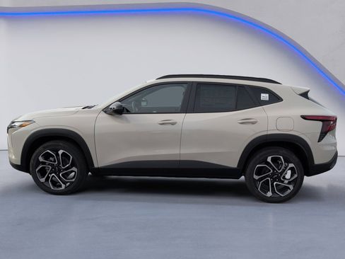 New 2026 Chevrolet Trax RS w/ Sunroof Package image 4