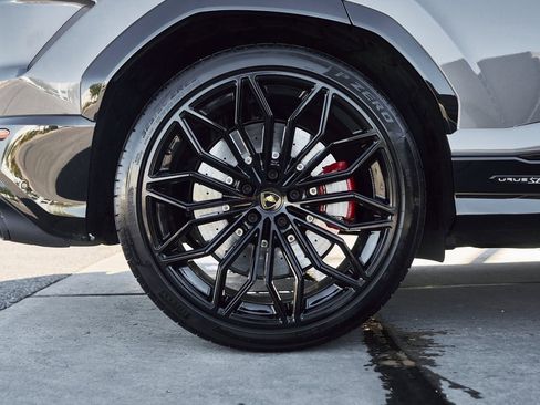Used 2025 Lamborghini Urus SE image 19