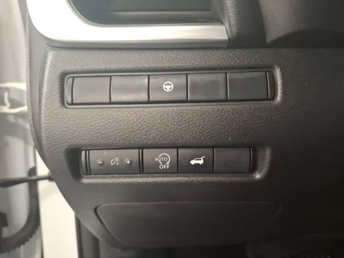 Used 2024 Nissan Rogue SV FWD image 17