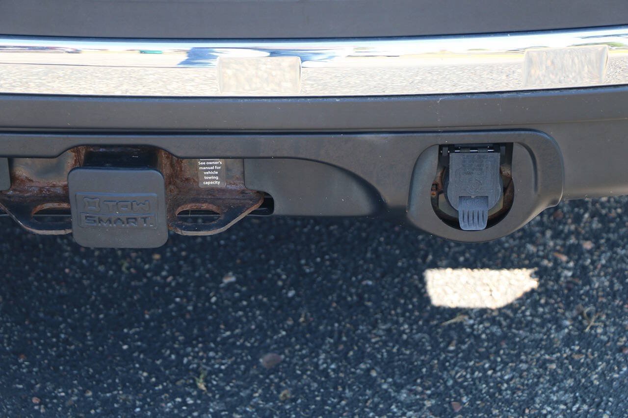 Used 2016 Nissan Pathfinder SV w/ Trailer Tow Package AWD/4WD image 8