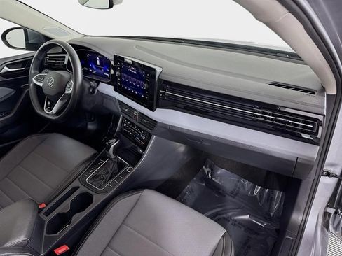 Used 2025 Volkswagen Jetta SE image 29