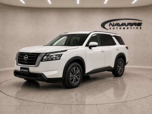 Used 2025 Nissan Pathfinder SV AWD/4WD image 4