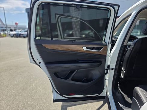 Used 2024 Volkswagen Atlas SE FWD image 22