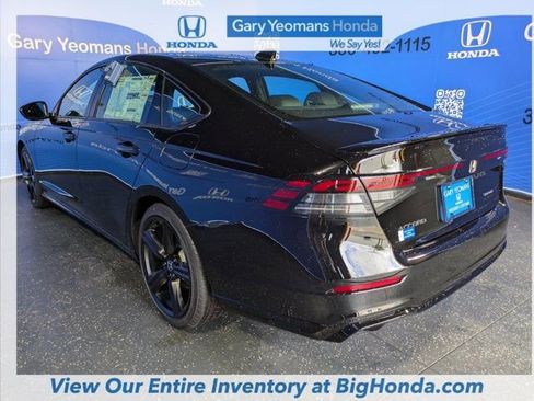 Used 2025 Honda Accord Sport image 9