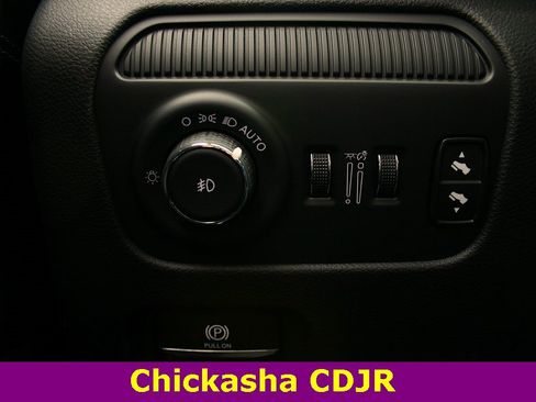 Used 2024 Jeep Wagoneer L Base w/ Premium Group I image 11