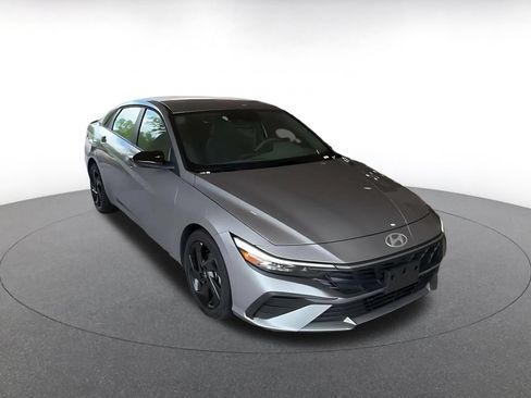 Used 2026 Hyundai Elantra Sport FWD image 3
