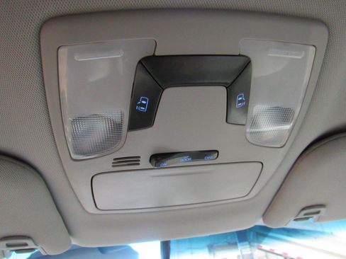 Used 2016 Toyota Sienna LE image 25