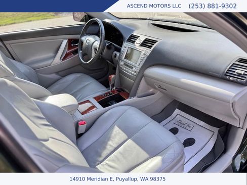 Used 2011 Toyota Camry Hybrid Sedan 4D image 11