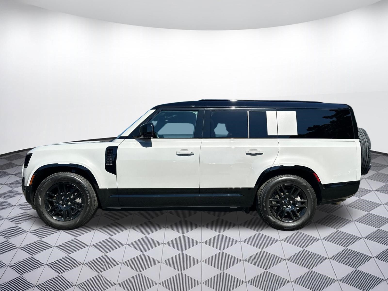 Used 2026 Land Rover Defender 130 X-Dynamic SE AWD/4WD image 2