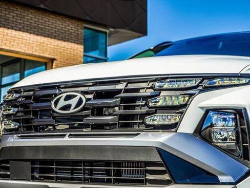 Certified 2025 Hyundai Tucson SEL AWD/4WD image 2