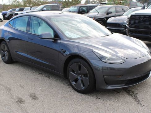Used 2022 Tesla Model 3 Long Range AWD/4WD image 3