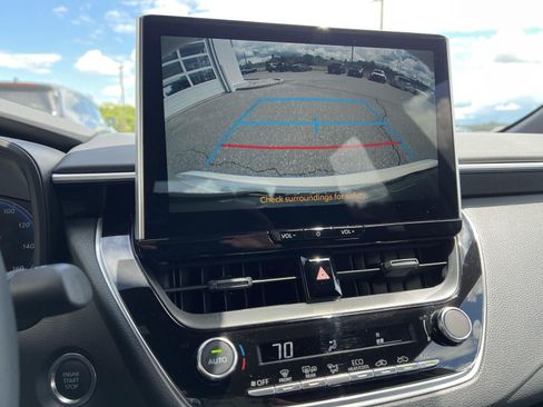 Used 2026 Toyota Corolla SE w/ SE Package FWD image 4