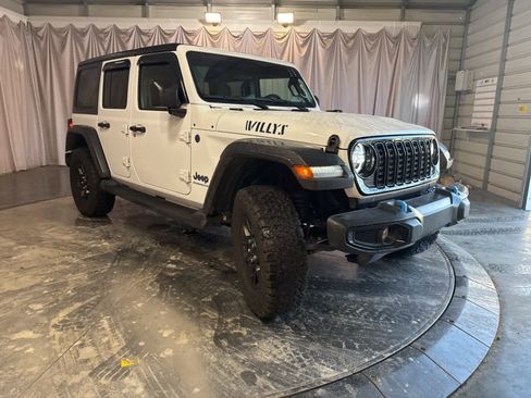 Used 2024 Jeep Wrangler Willys image 3