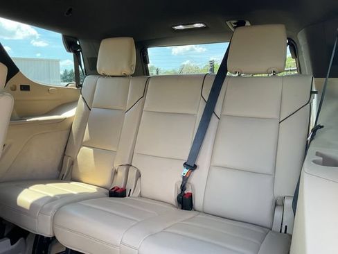Used 2023 Cadillac Escalade Premium Luxury RWD image 18