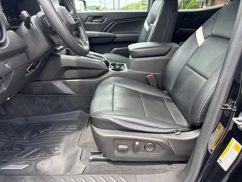 Used 2023 Chevrolet Colorado Trail Boss w/ Technology Package AWD/4WD image 10
