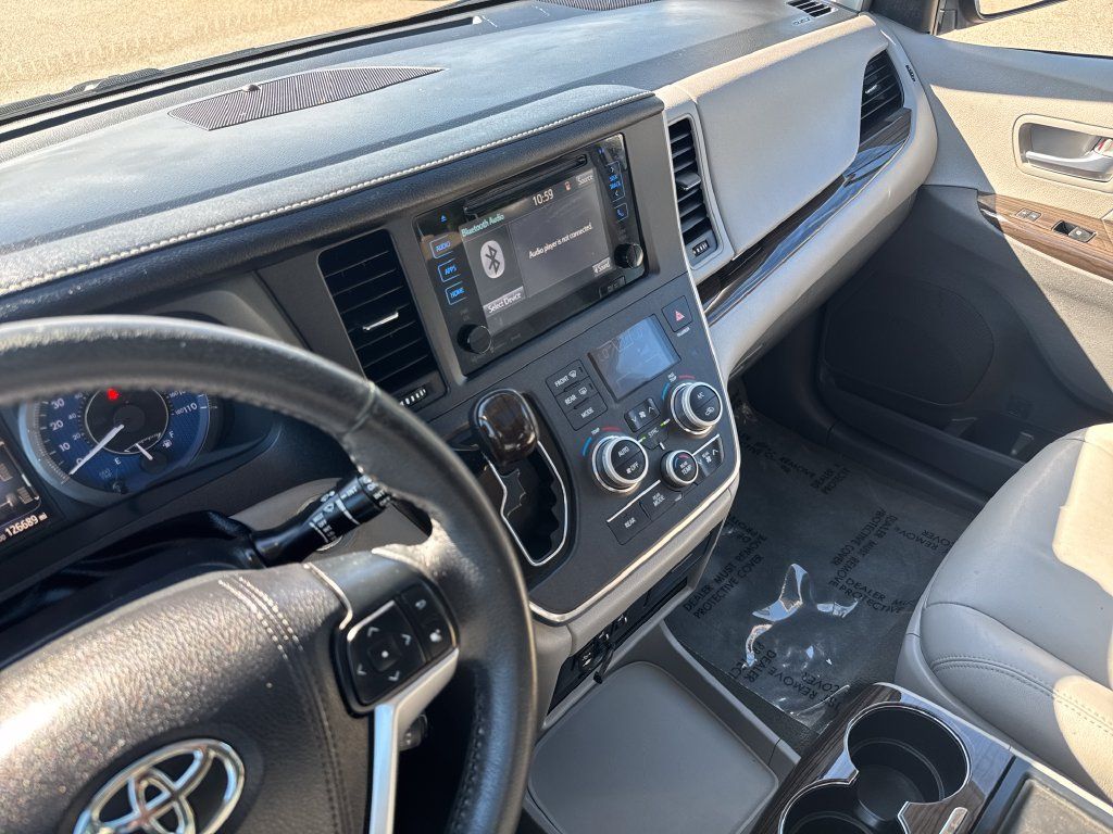 Used 2017 Toyota Sienna XLE Premium w/ Outdoor Package AWD/4WD image 22
