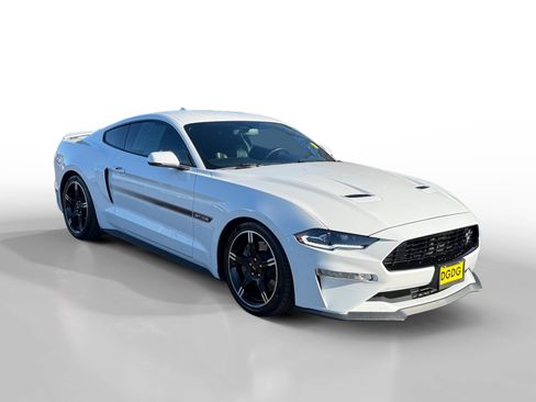 Used 2020 Ford Mustang GT Premium w/ Equipment Group 401A image 7