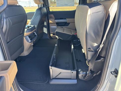 New 2026 Ford F250 Lariat w/ Black Appearance Package image 19