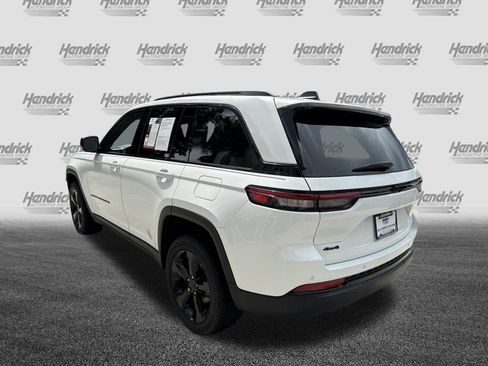 Used 2024 Jeep Grand Cherokee Altitude AWD/4WD image 7