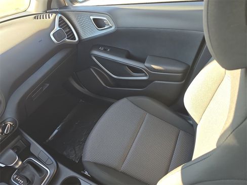 New 2025 Kia Soul LX image 17